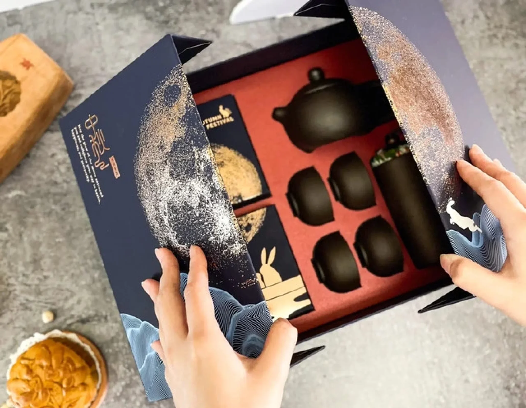 Luxury-Mooncake-Box-rclg6mnv9l6nzsk4q9s16d282yccb9xe0xwk7dg2gm-rex727ls6w7pqkkk5vgn8abqhy9wylnvy701vkno1i (1)